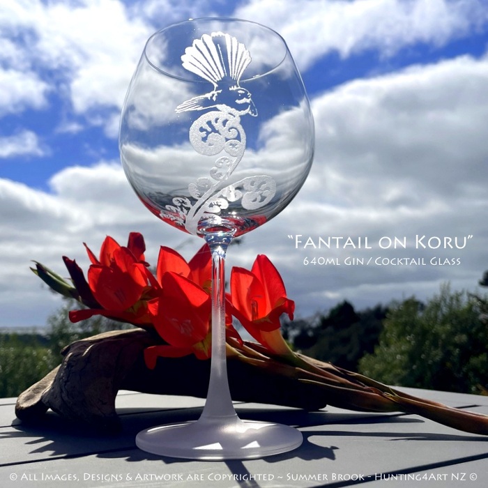 Personalised gift hand engraved piwakawaka fantail gin glass