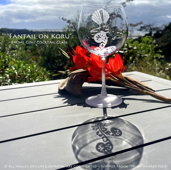 Personalised gift hand engraved piwakawaka fantail gin balloon glass