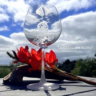 Personalised gift hand engraved piwakawaka fantail gin glass